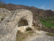 Incavo che secondo la piet locale sarebbe stato il forno della Maddalena, in sosta alle Sassane.